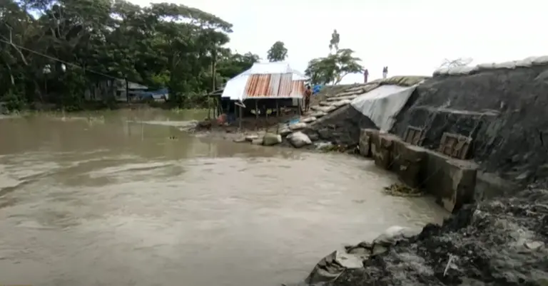 ফরিদপুরে পানি বেড়ে দেখা দিয়েছে ভাঙন